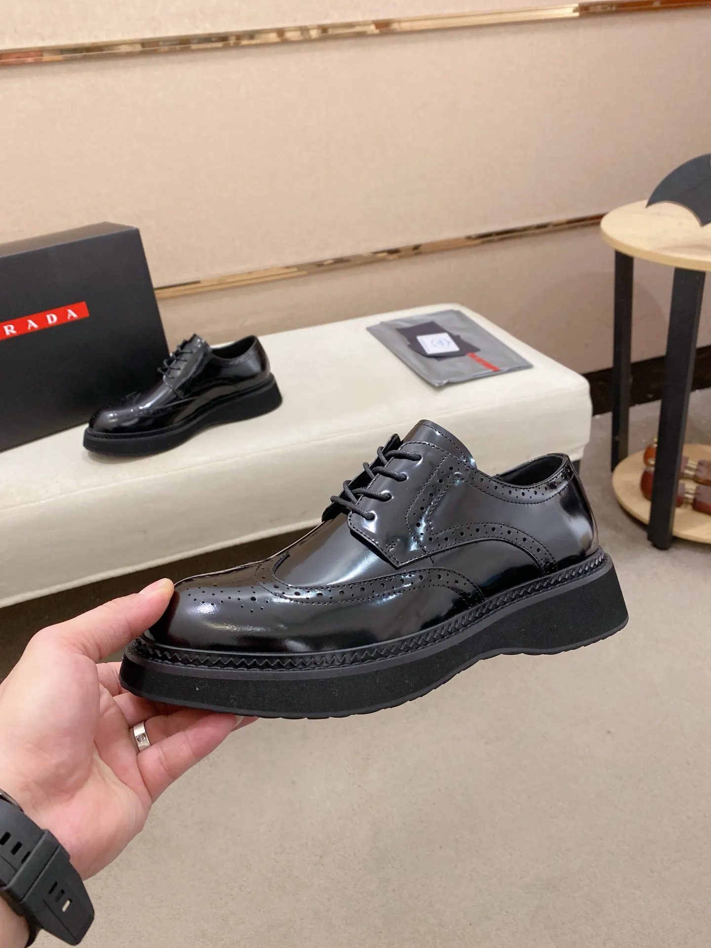 Factory price 720💰 🍁🍁High version High-quality new PRADA (Prada) counters are launched simultaneously, new men's shoes, 😘fabrics are selected from imported lacquered first-layer cowhide, and imported cowhide lining. 👍🏿 High-end ☄️ air-cushion molded anti-slip rubber outsole, exquisite lines, simple and elegant, comfortable and high-end for leisure travel. Code number: 38 to 45